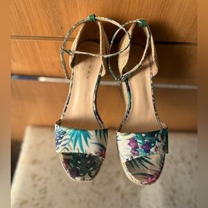 Like New Floral Print Wedge Espadrille Sandals Size 37